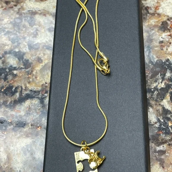 Luxury gold tone Pendant / Necklace - Picture 8 of 8